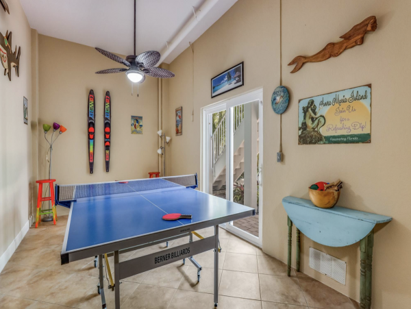 Expansive Beach Home - Casual Luxury - Steps to the Beach